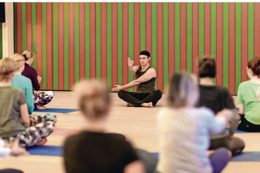 Juni 2019_Ralf Bauer: Tibetischer Yoga im gräflichen Park