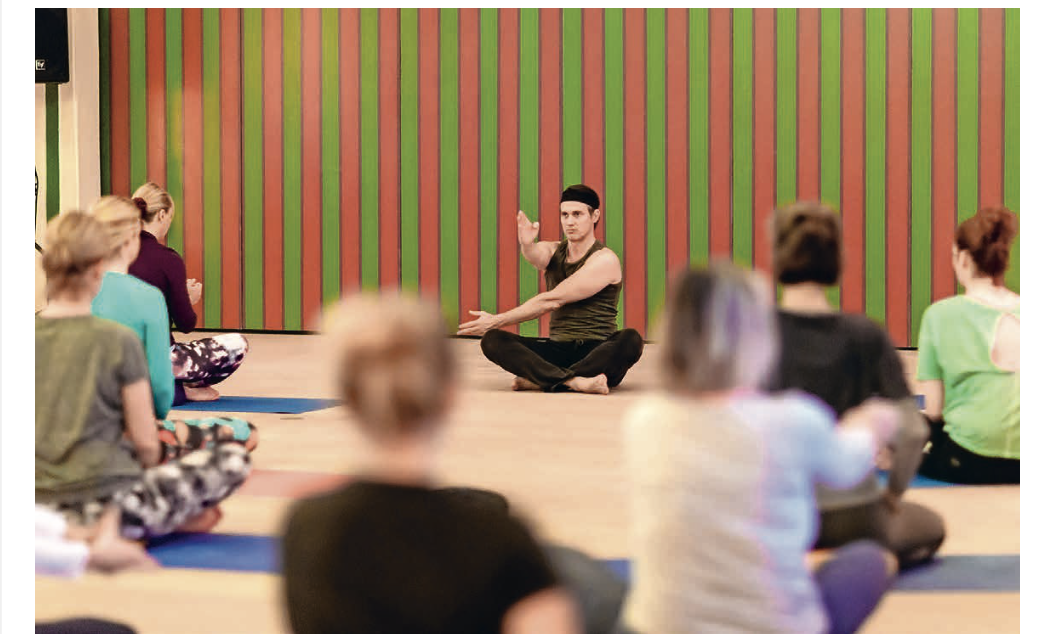 Juni 2019_Ralf Bauer: Tibetischer Yoga im gräflichen Park